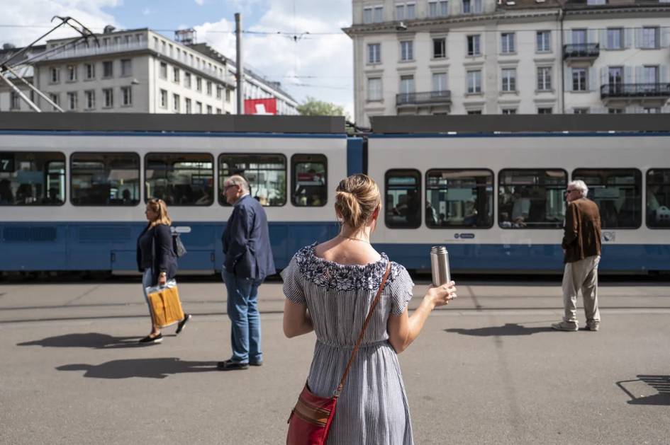 Швейцария аҳолини 10 млн киши билан чекламоқчи
