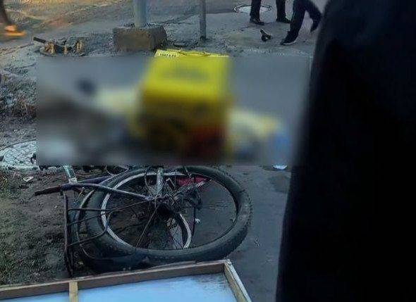В Ташкенте грузовик насмерть сбил курьера на велосипеде