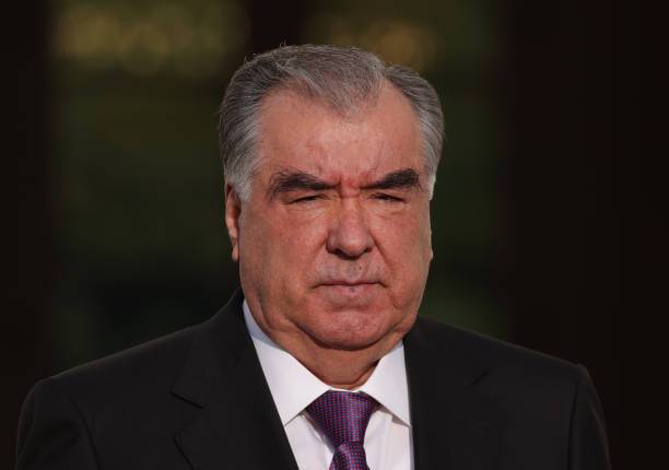 Emomali Rahmon sog‘lig‘i haqidagi mish-mishlar fonida ommaga ko‘rindi