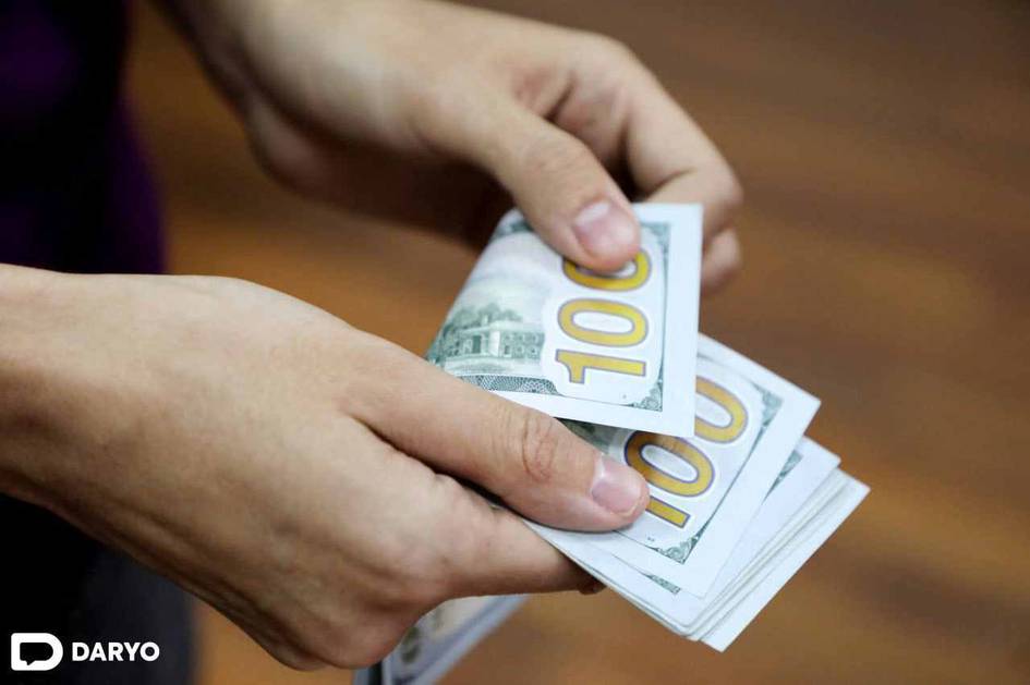 O‘zbekistonda dollar rasmiy kursi yana tushdi
