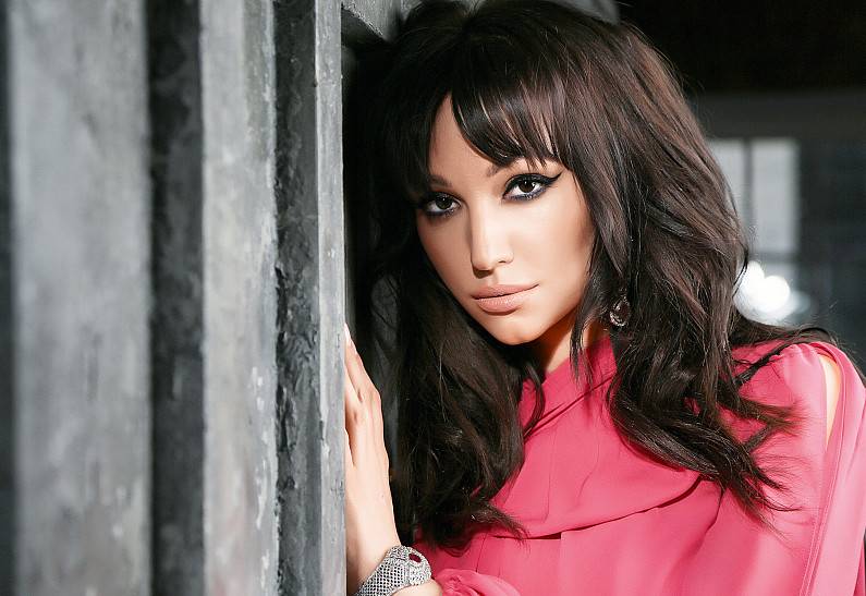 Hind eri o‘g‘lini o‘g‘irlab ketgan, uchinchi turmushini sir tutgan xonanda Sogdiana hozir qanday yashaydi?