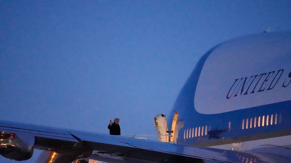 Трампнинг самолётлари у ёқтирган рангларга бўялади