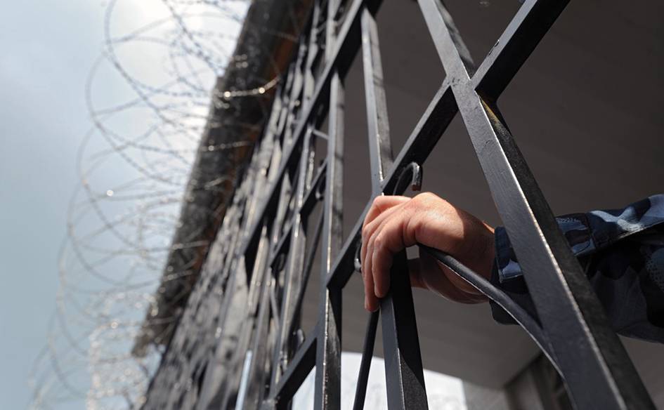 Сурхондарёда гиёҳванд моддалар контрабандаси ва савдоси ортидан 5 киши 15 йилга қамалди 