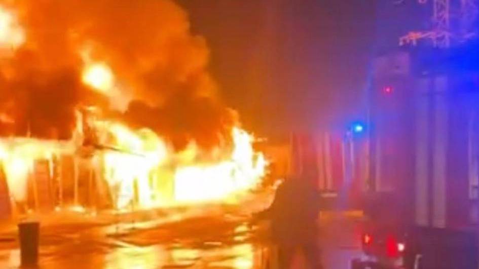 На рынке стройматериалов «Изза» в Ташкенте произошел пожар