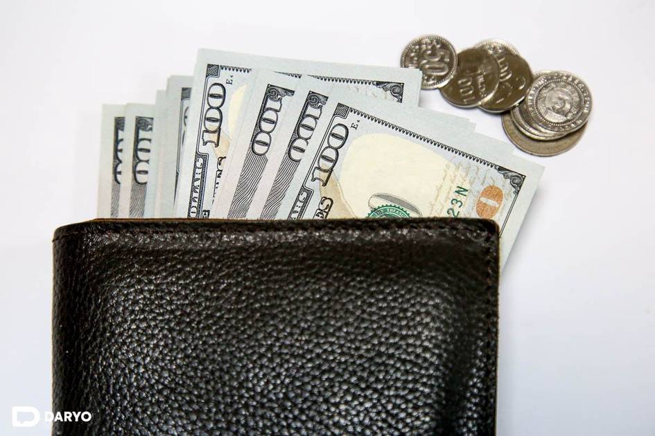 O‘zbekistonda dollar uch kunlik ko‘tarilishdan so‘ng tushdi