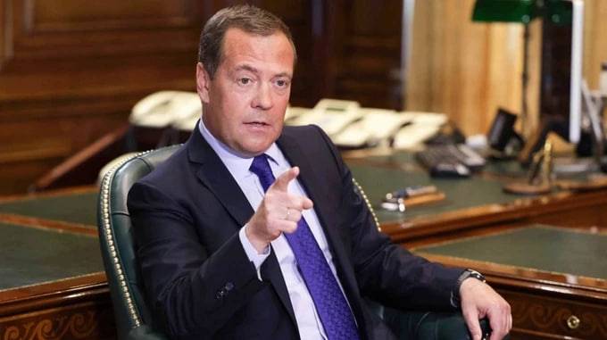 Medvedev Ukraina, Britaniya va Fransiyaga yadroviy zarba berish bilan tahdid qildi