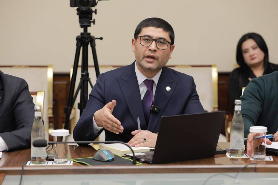 “Гумонланувчини йиғилишга олиб бориб, бошқаларга ибрат бўлсин деб кўрсатиш Конститусияга зид”. Адвокат Абдуллаев — Каттақўрғон воқеаси ҳақида