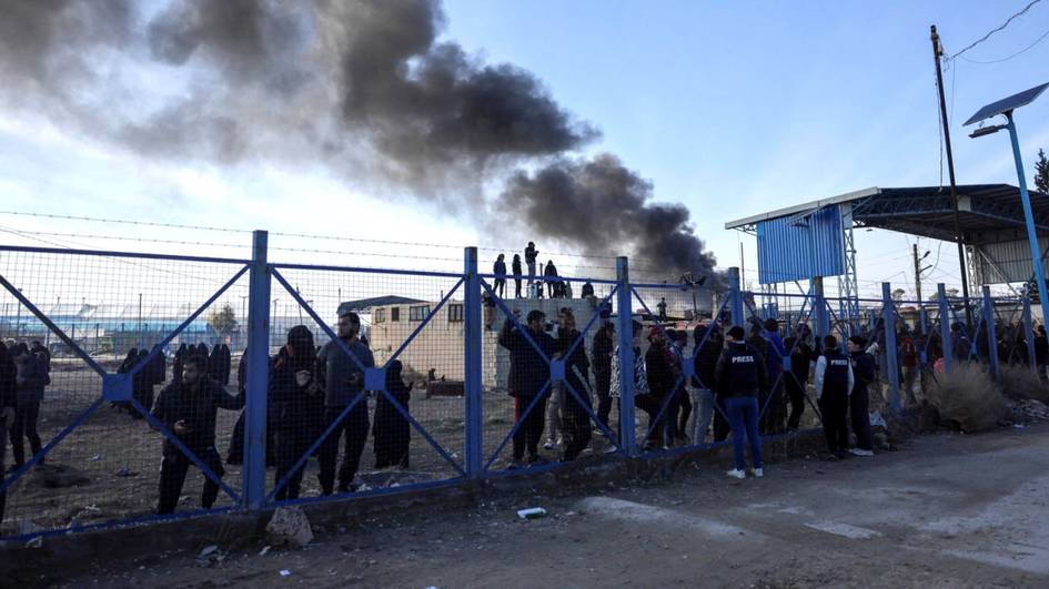 Суриядаги ал-Ҳол лагеридан минглаб одамлар қочиб кетди