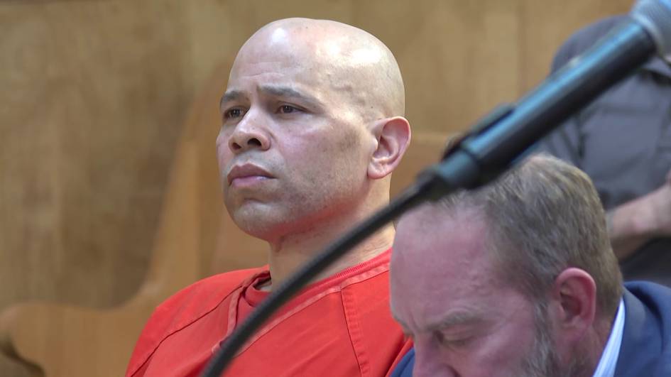 АҚШда хоккей мураббийи тарбияланувчиларига жинсий зўравонлик қилгани учун 300 йилга қамалди