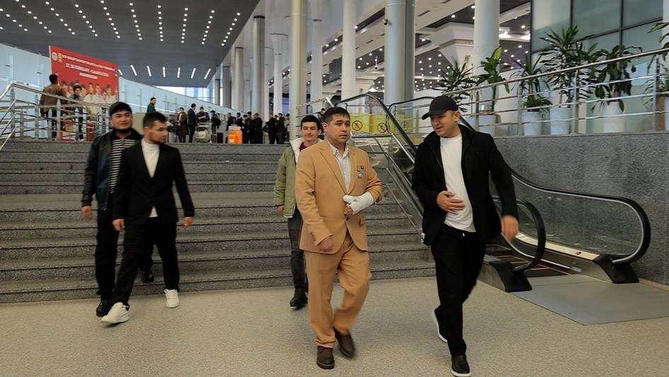 Xayrullo Ibodullayev Oʻzbekistonga uchib keldi. U Rossiyaga qaytmoqchi emas (video)
