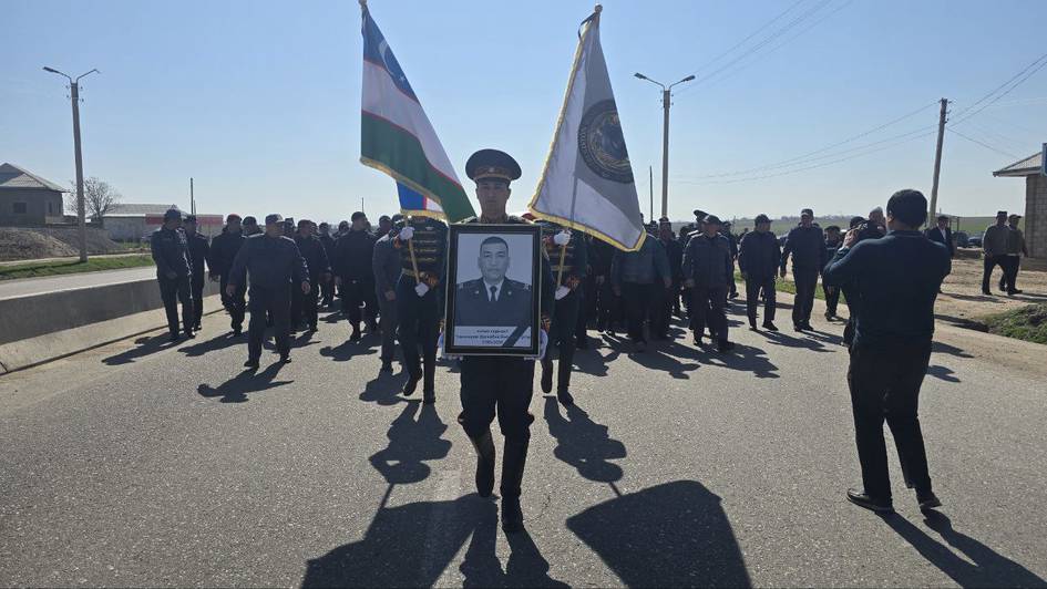 Foto: BMW urib ketishi oqibatida vafot etgan YPX xodimining dafn marosimi