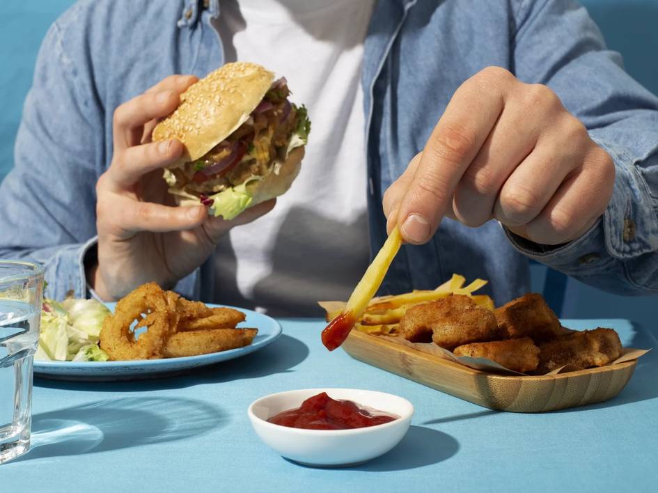 Bu irodasizlik emas: nega qornimiz to‘ysa ham ovqatlanishda davom etamiz?