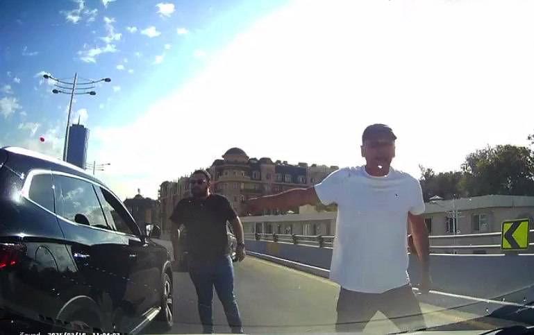 Тошкентда Gentra ҳайдовчисини йўлда калтаклаган ота ва ўғилга ҳукм ўқилди