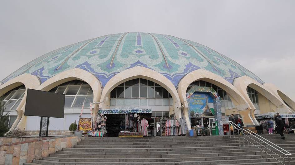 “Чорсу”да тадбиркор электр таъминотидан узиш орқали бозор маъмурияти билан шартнома тузишга мажбурланмоқда