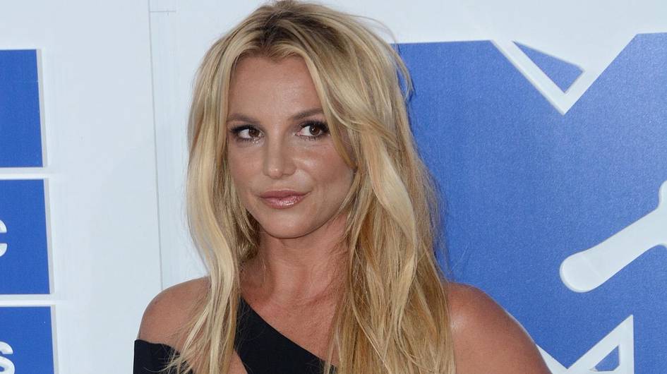 Хонанда Бритни Спирс маст ҳолда автомобиль ҳайдагани учун қўлга олинди