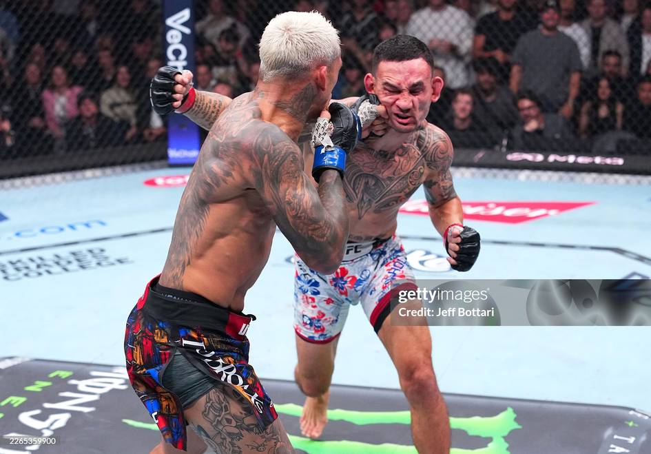 UFC. Oliveyra Holloueyni mag‘lub etib, BMF kamari sohibiga aylandi