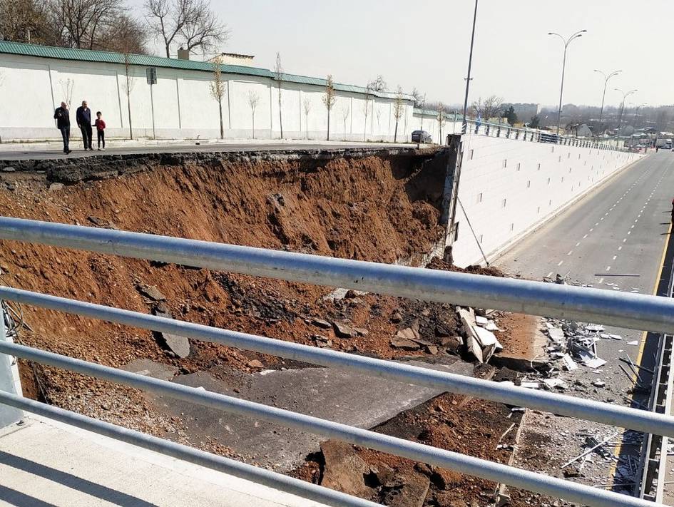 Toshkentda yo‘l o‘pirilib tushdi