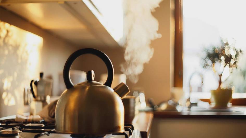 Уйдирма ёки ҳақиқат: сувни икки марта қайнатиш мумкин эмаслиги қанчалик рост?