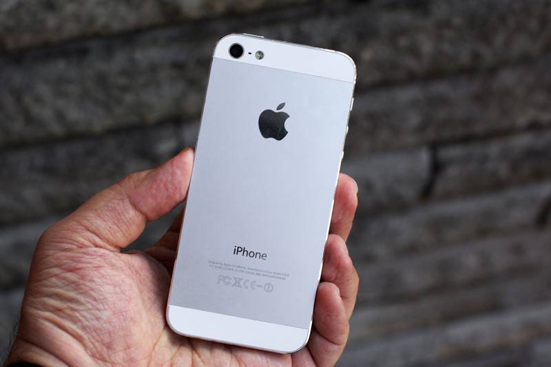 Apple иккита iPhone моделини эскирган қурилмалар рўйхатига киритди