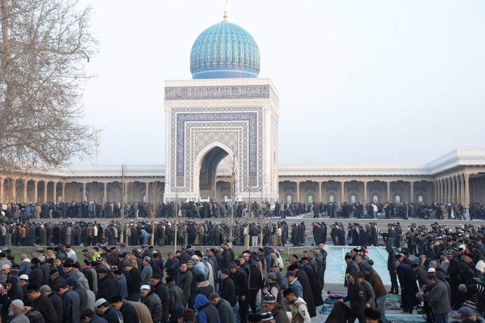 Foto: Imom Buxoriy masjid-majmuasida o‘qilgan ilk hayit namozi 