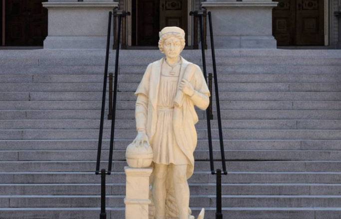 Oq uyda Xristofor Kolumb haykali o‘rnatildi