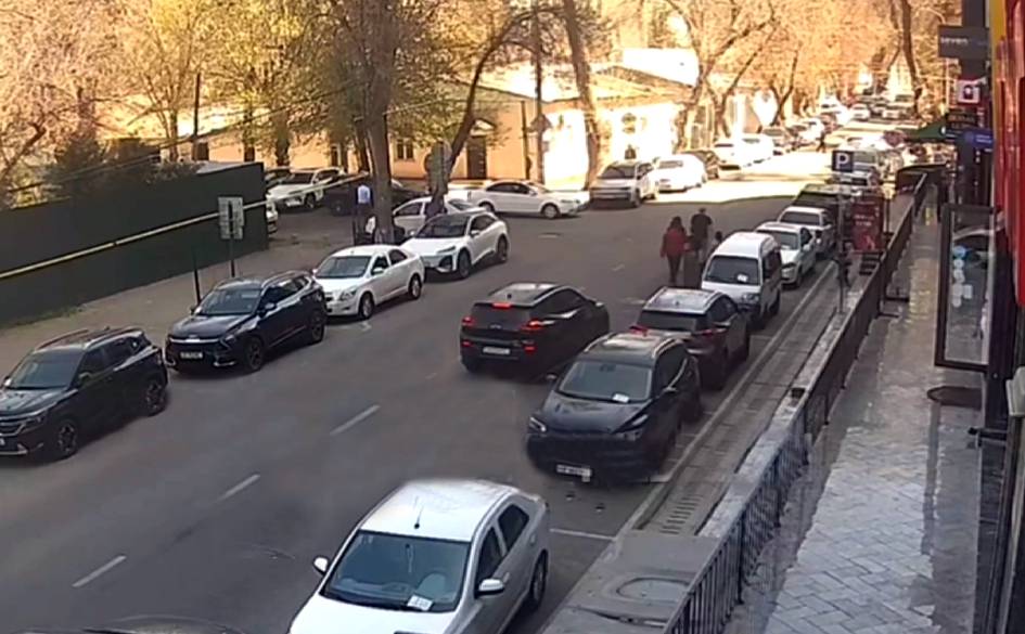 Toshkentda fuqaro Tracker’ni qasddan bir guruh kishilar ustiga haydadi