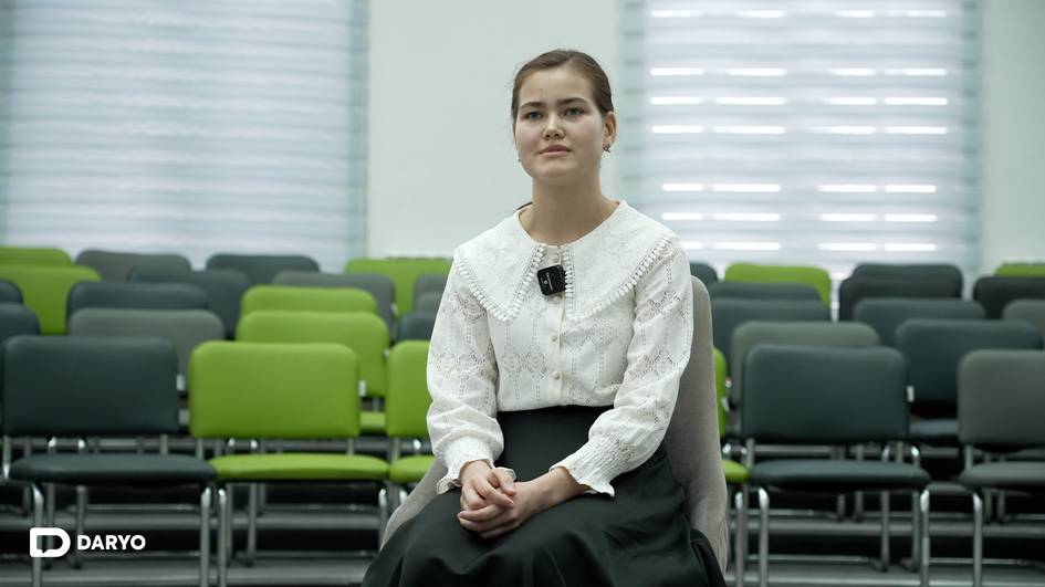 “Биринчи дастуримни гўзаллик салонига сотдим” — гурланлик дастурчи Ҳосият Шарифбоева