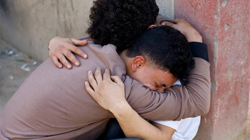 Исроил Ғазодаги мактаб яқинига берган зарбасидан камида 10 киши ҳалок бўлди