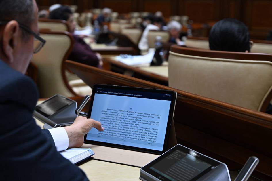 Uzbekistan approves updated road law with tolls and new safety rules