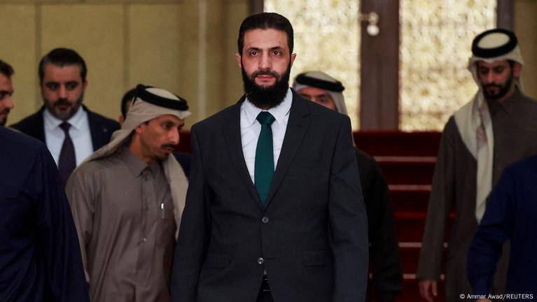 Франция президенти Суриянинг янги ҳукуматига нисбатан ҳушёр муносабатда бўлишга чақирди