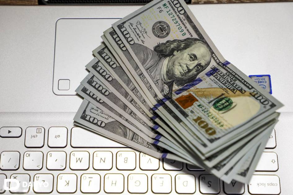 O&lsquo;zbekiston tijorat banklarida dollar sotuv kursi 13 000 so&lsquo;mga chiqdi