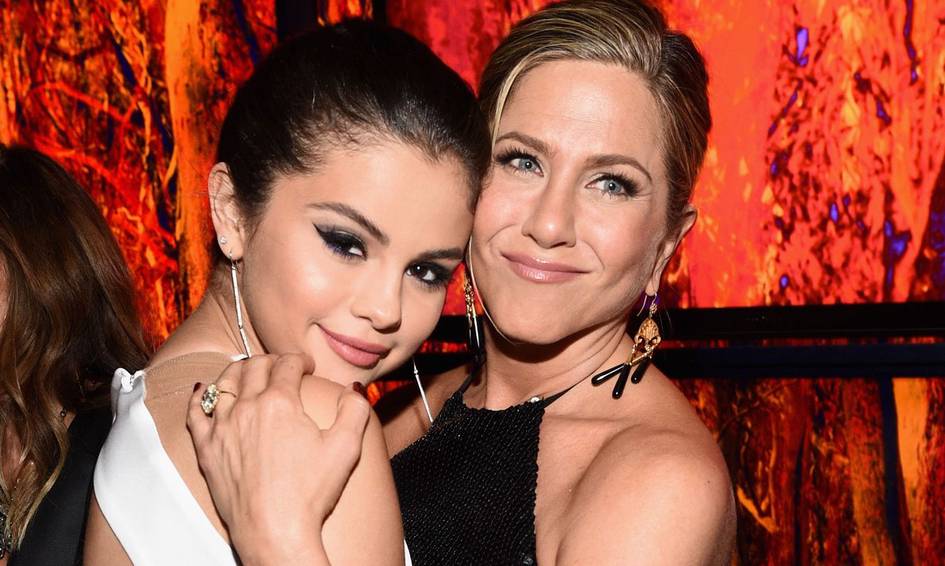 Актриса Женнифер Энистон хонанда Селена Гомес тўйини ташкиллаштиришда ёрдам беради