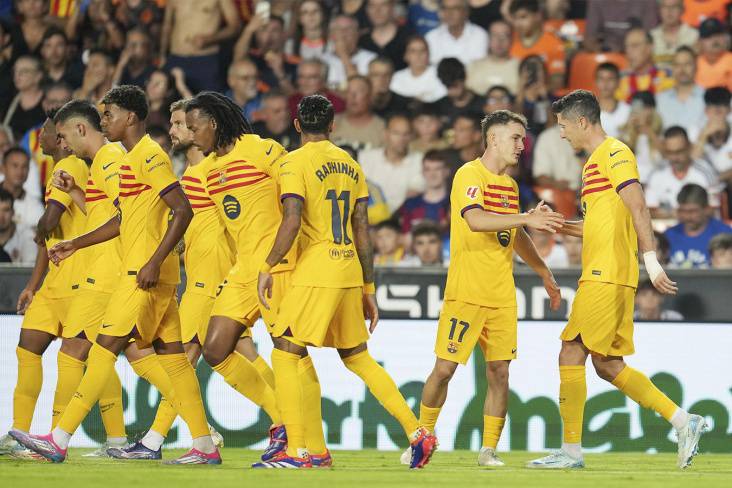 &ldquo;Барселона&rdquo; АПЛ ҳужумчиларидан бири билан музокаралар ўтказмоқда