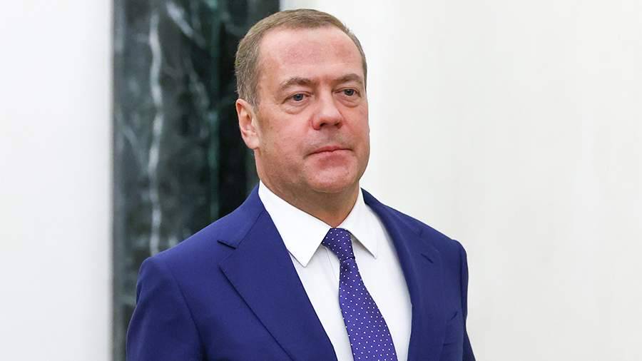 Medvedev yuqori sinf o‘quvchilari uchun yangi darslikka bosh muharrir bo‘ldi