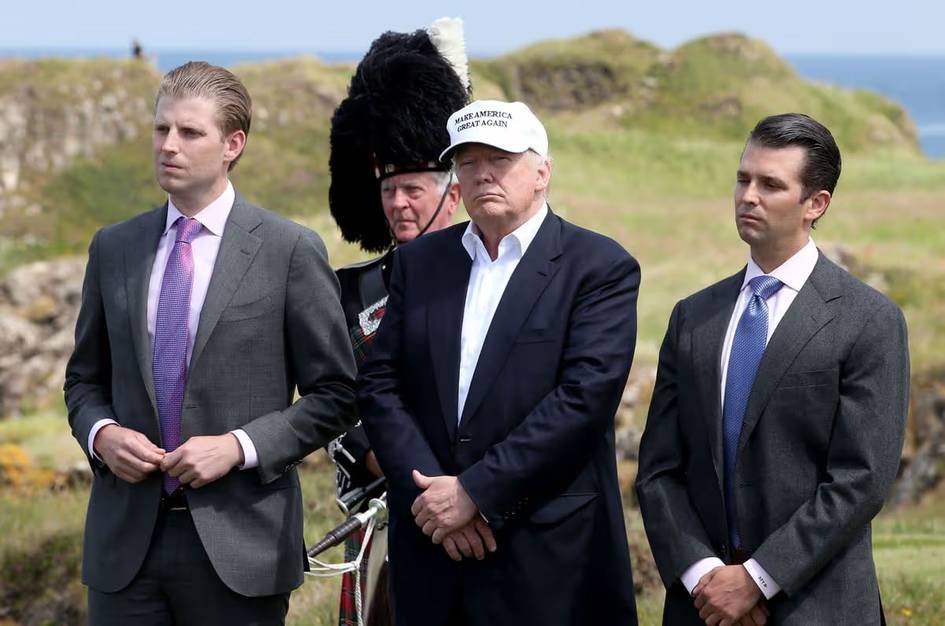 Jo Baydenning o‘g‘li aka-uka Tramplarni “qafas jangi”ga chorladi