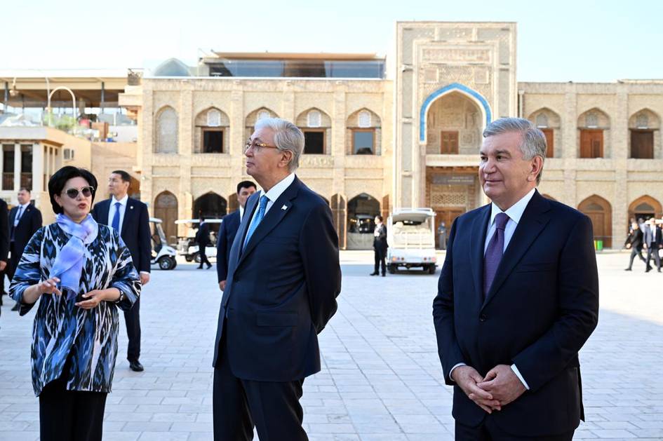 Қозоғистон ва Ўзбекистон раҳбарлари Арк қўрғони, Пойи Калон ва Лаби Ҳовуз ансамблларини зиёрат қилди