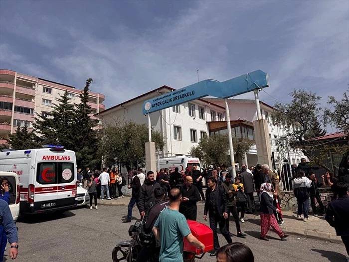 24 soat ichida ikkinchisi: Turkiyadagi maktabda qurolli hujum oqibatida to‘rt kishi halok bo‘ldi (video)