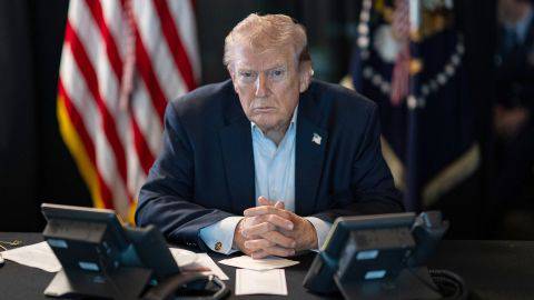 Трампнинг маслаҳатчилари зиддиятли баёнотлари сабаб ундан интервьюларни камайтиришни сўрамоқда — WSJ