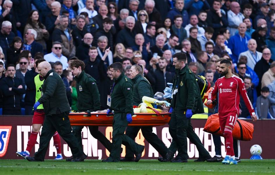 “Liverpul” ikkinchi darvozabonini ham yo‘qotdi — Mamardashvili maydonni zambilda tark etdi