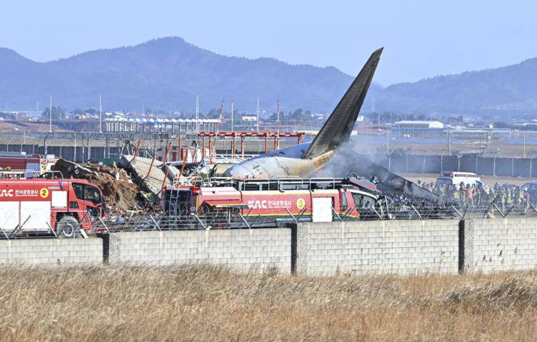 Жанубий Кореяда ҳалокатга учраган самолётнинг қора қутилари 4 дақиқа олдин ёзиб олишни тўхтатгани аниқланди