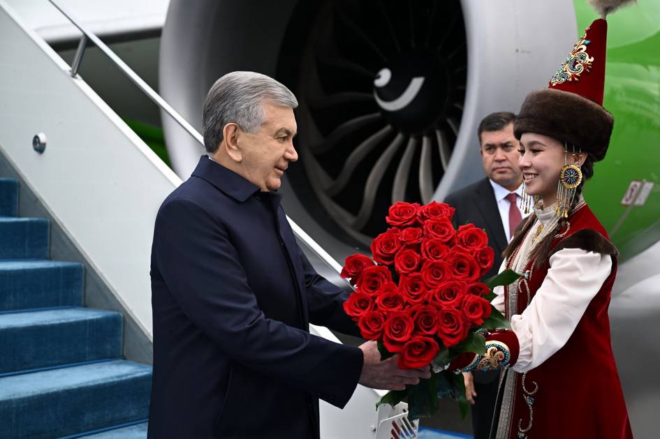 Шавкат Мирзиёев прибыл с рабочим визитом в Казахстан (фото)