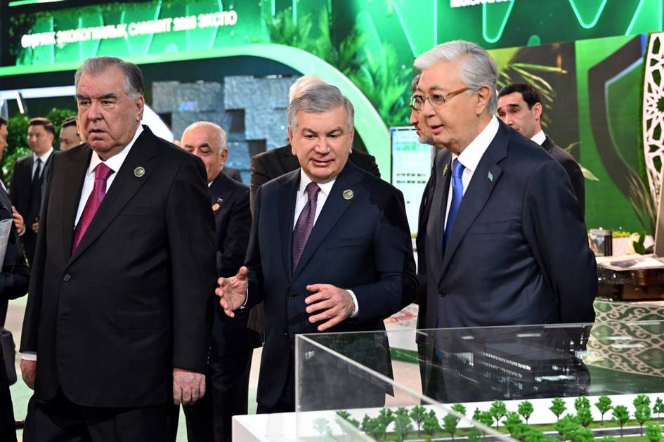 Шавкат Мирзиёев посетил региональный экосаммит в Астане — какой павильон представил Узбекистан (фото)