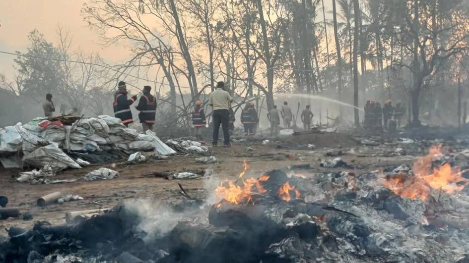 Hindistonda uch kun ichida ikkinchi pirotexnika zavodi portladi: 13 kishi halok bo‘ldi (video)