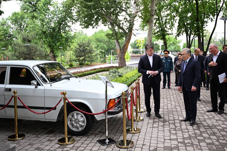Фото: Шавкат Мирзиёев туман ҳокими бўлганида ҳаракатланган “Волга”