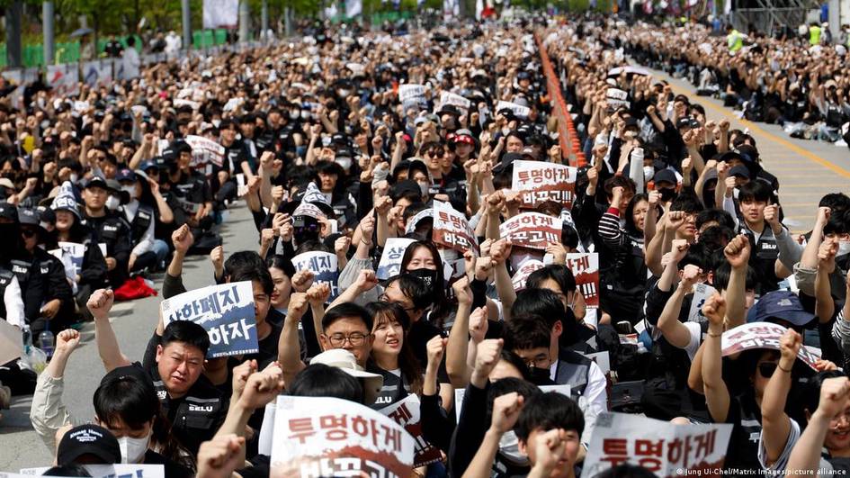 Janubiy Koreyada 40 ming Samsung xodimi namoyishga chiqdi (video)