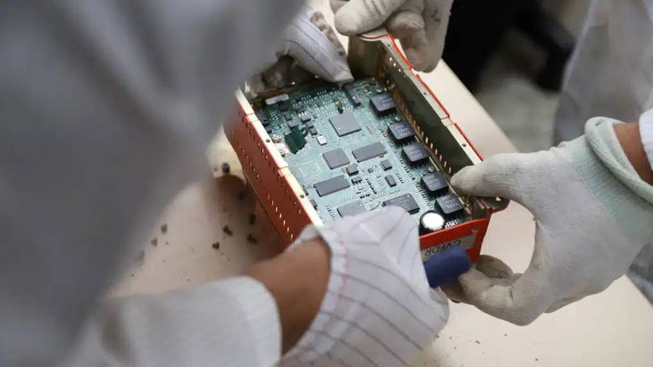 Ҳалокатга учраган AZAL самолётининг қора қутилари Бразилиядан Қозоғистонга қайтарилди&nbsp;