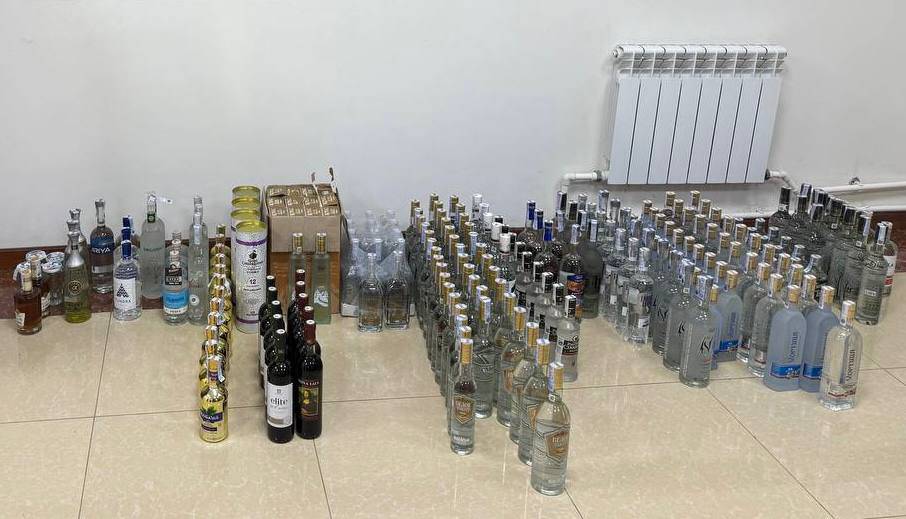 O&lsquo;zbekistonning ikki hududida qo&lsquo;lbola alkogolni sotuvga qo&lsquo;yganlarga jinoyat ishi qo&lsquo;zg&lsquo;atildi