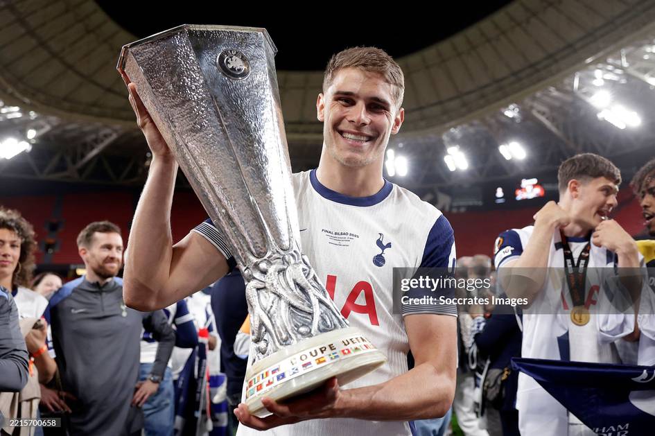 APLdan tushib ketishi kutilayotgan jamoa futbolchisi “Man Yunayted” va “Liverpul”dan “katta” maosh so‘radi
