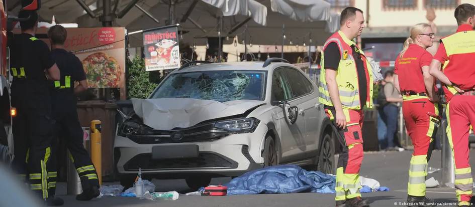 В Лейпциге автомобиль въехал в толпу — двое погибли и десятки пострадали