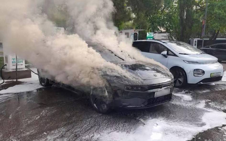 Quvvatlash stansiyasida yonib ketgan Zeekr: sud jami 450 mln soʻm tovon puli belgiladi